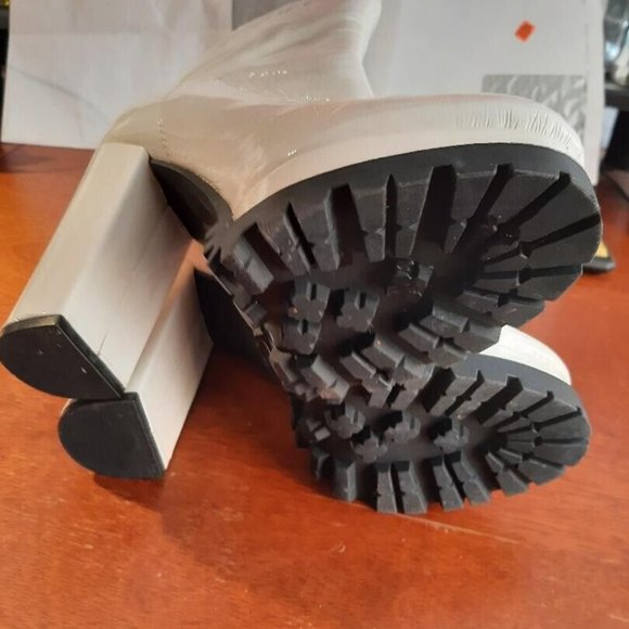 WildDiva PU Leather Block Heel Boot Side Zipper White Size 9 Worn Once - Picture 5 of 11